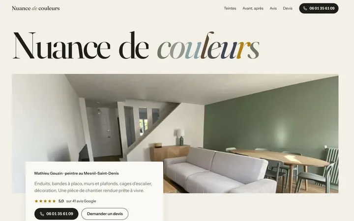 Démo Nuance de couleurs : l'accueil, un salon au mur vert sauge.